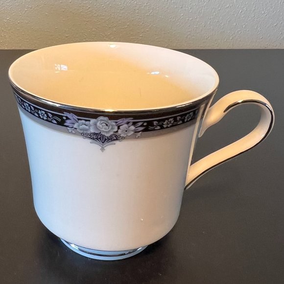 Set of 4 Mikasa GOTHIC ROSE Footed Cups & Saucers in Grande Ivory L285 ~ Japan - Picture 6 of 13